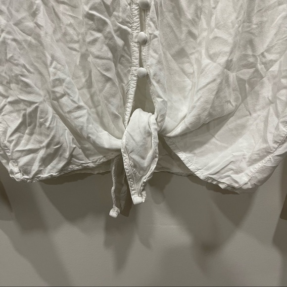 BeachLunchLounge Knotted Hem Top White Button Front Dolman Sleeve White Chic M - Picture 7 of 12